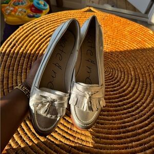 Kate and Mel size 9 sliver upper leather flat…